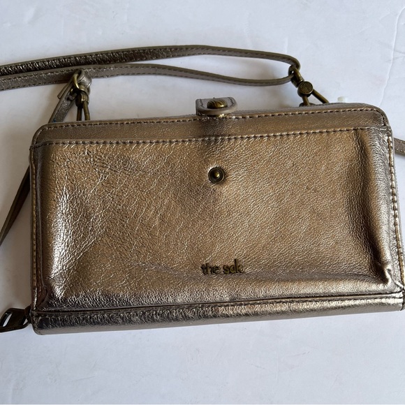 The Sak Redwood 3 In 1 Crossbody Wallet Wristlet in Pyrite Metallic Leather - Picture 5 of 13